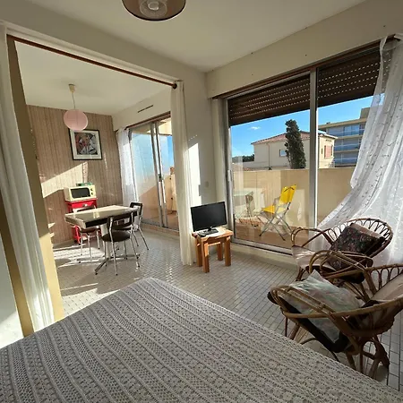 Avec Balcon Et Parking En Bord De - Fr-1-837-77